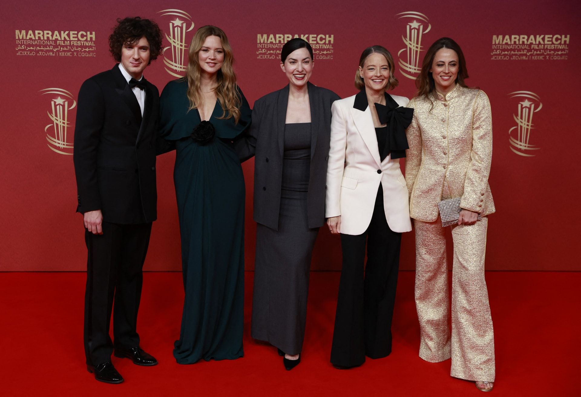 من اليسار، الممثل الفرنسي فينسنت لاسكوست، والممثلة البلجيكية-الفرنسية فيرجيني إفيرا، والمخرجة الفرنسية ريبكا زلوتوفسكي، والممثلة الأمريكية جودي فوستر، وكاتبة السيناريو الفرنسية آن بيرست في مهرجان مراكش السينمائي الدولي.