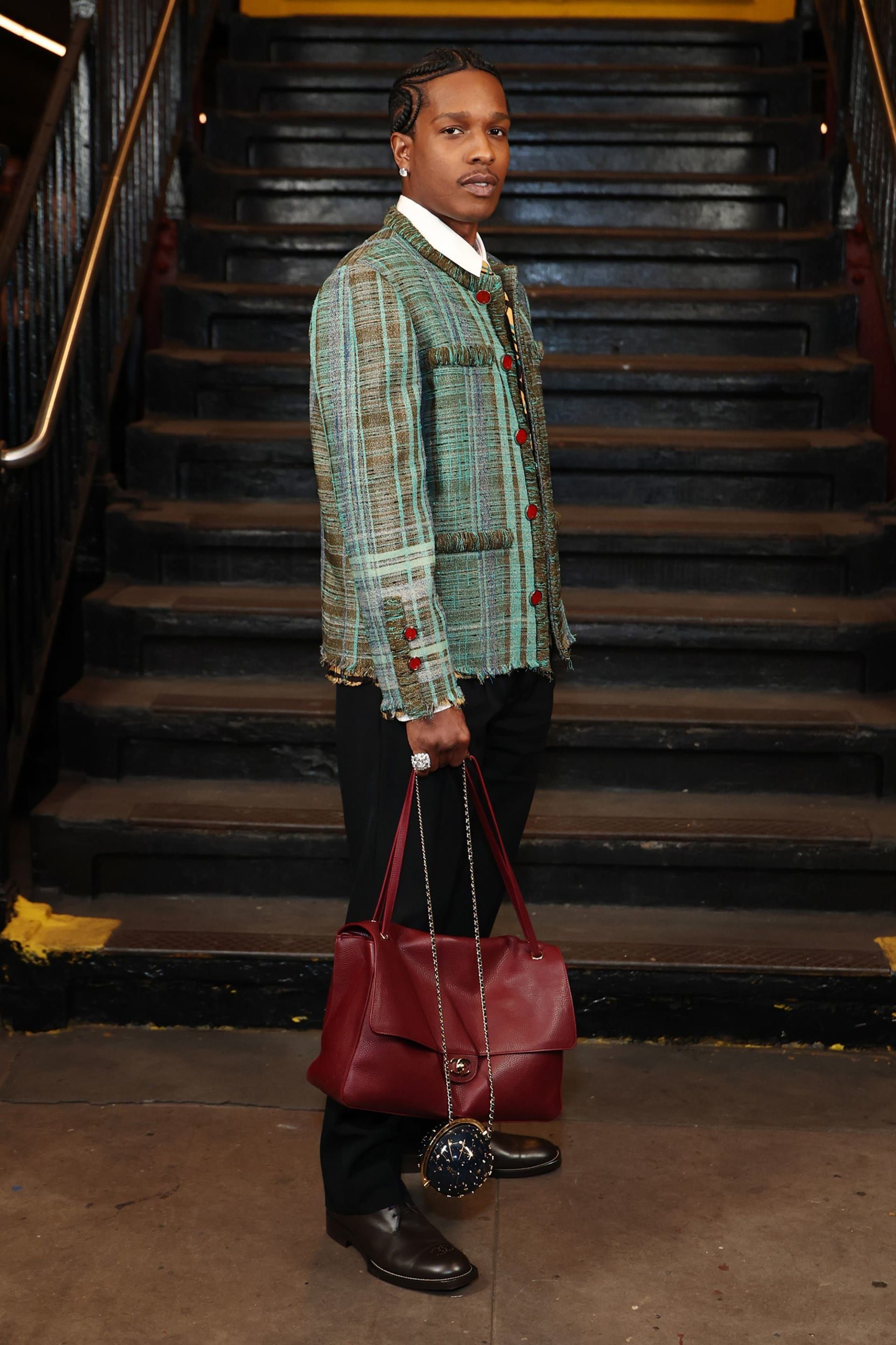 حضر مغني الراب ورائد الأعمال الأمريكي آيساب روكي عرض شانيل Métiers d’Art في نيويورك، كما شارك في فيلم قصير أصدرته الدار قبيل الحدث.