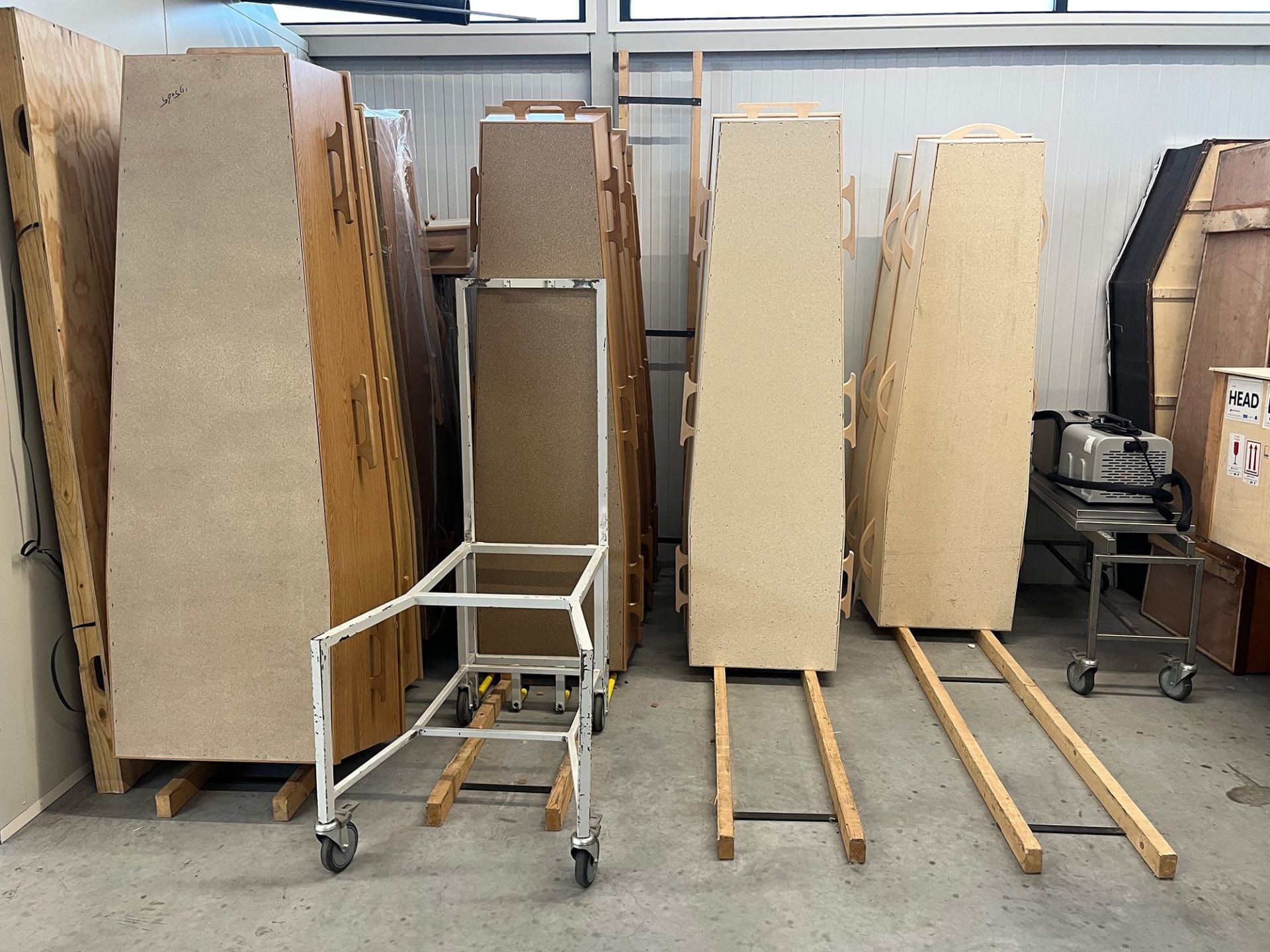 ماذا يحصل إذا فارقت الحياة على متن طائرة؟ موظف يكشف ما يجري خلف الكواليس