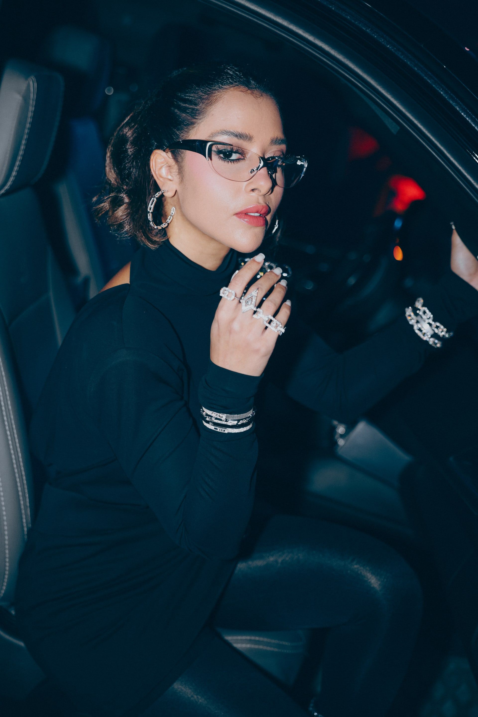 دقّة العمل على التفاصيل هي ما ميّز الإطلالة بحسب منسّق الأزياء اللبناني سيدريك حدّاد. .