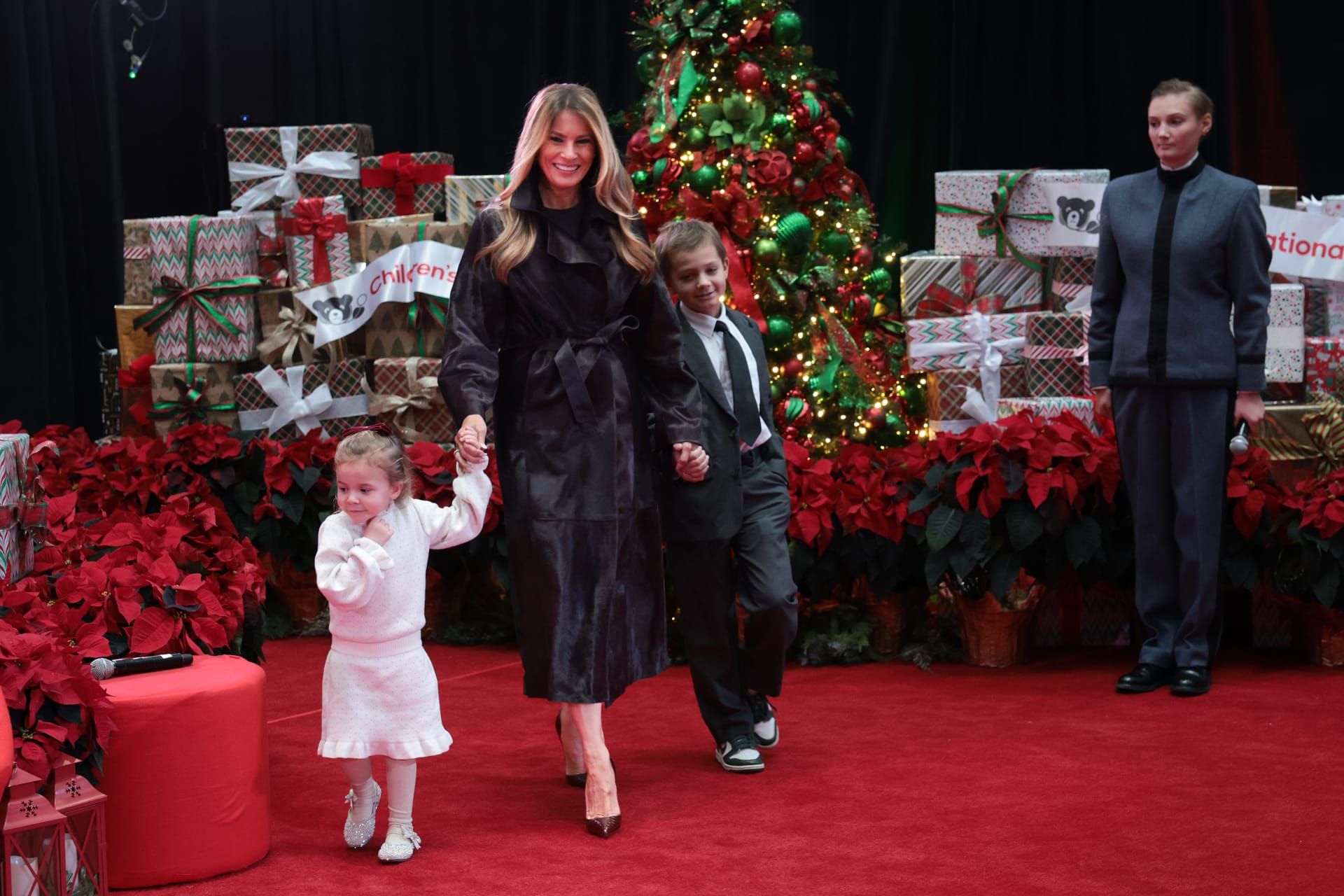 ميلانيا ترامب في زيارة إلى المرضى وعائلاتهم في مستشفى الأطفال الوطني في العاصمة الأمريكية واشنطن. ،