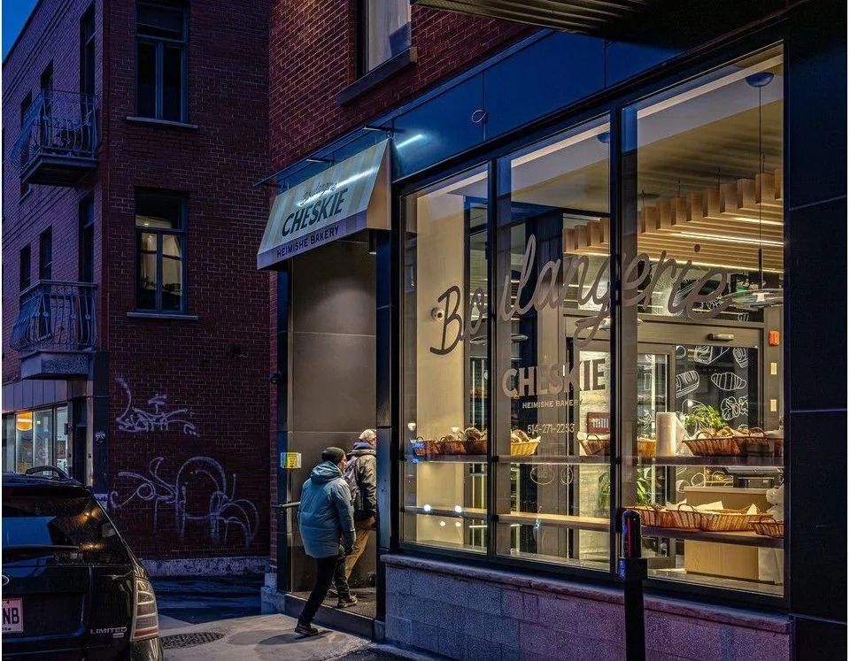 Cheskie is a Jewish bakery popular with the Hasidic community, Mile End gentiles and tourists.