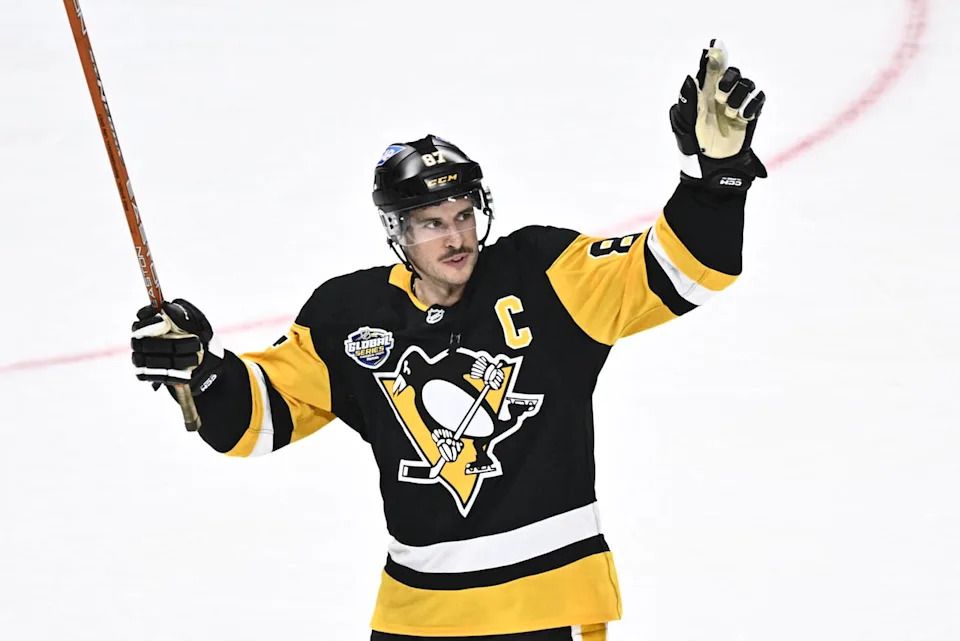 The Pittsburgh Penguins' Sidney Crosby thanks the crowd after a game between the Nashville Predators and the Penguins at the Avicii Arena in Stockholm on Nov. 16, 2025.