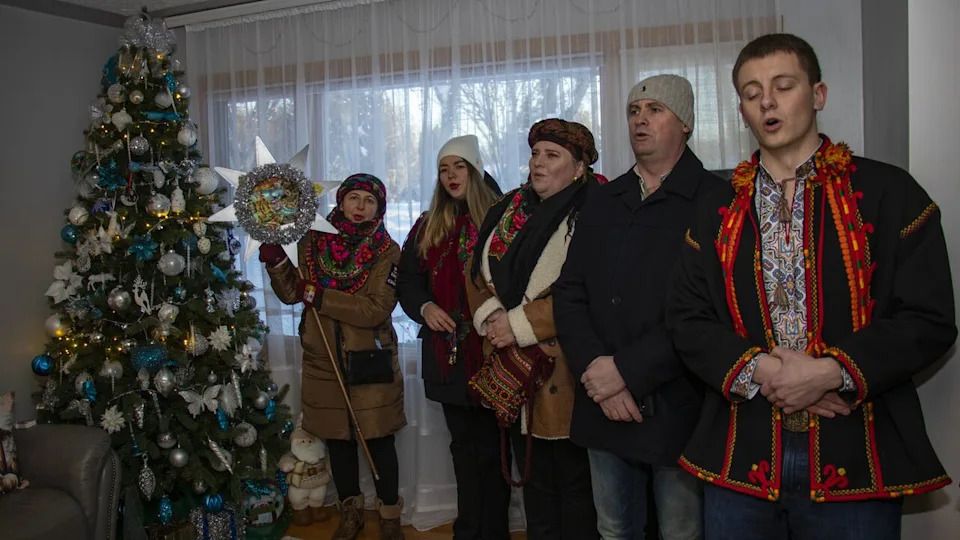 Singers with Brandon’s Ukranian-Canadian Association Tryub bring traditional carols to households on to fundraise for the Ukrainian frontline on Saturday, Jan. 3, 2026.