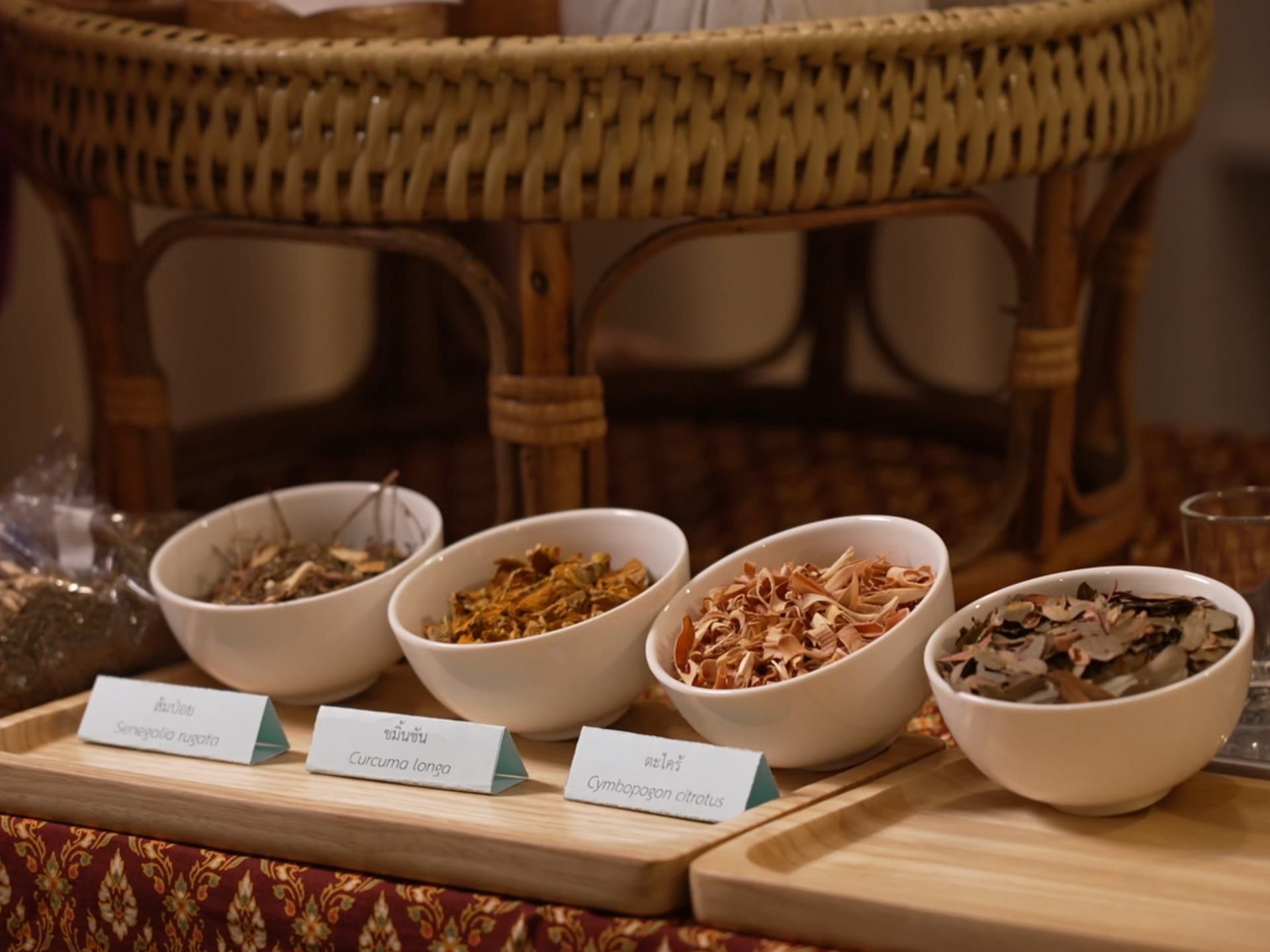 كمادات عشبية