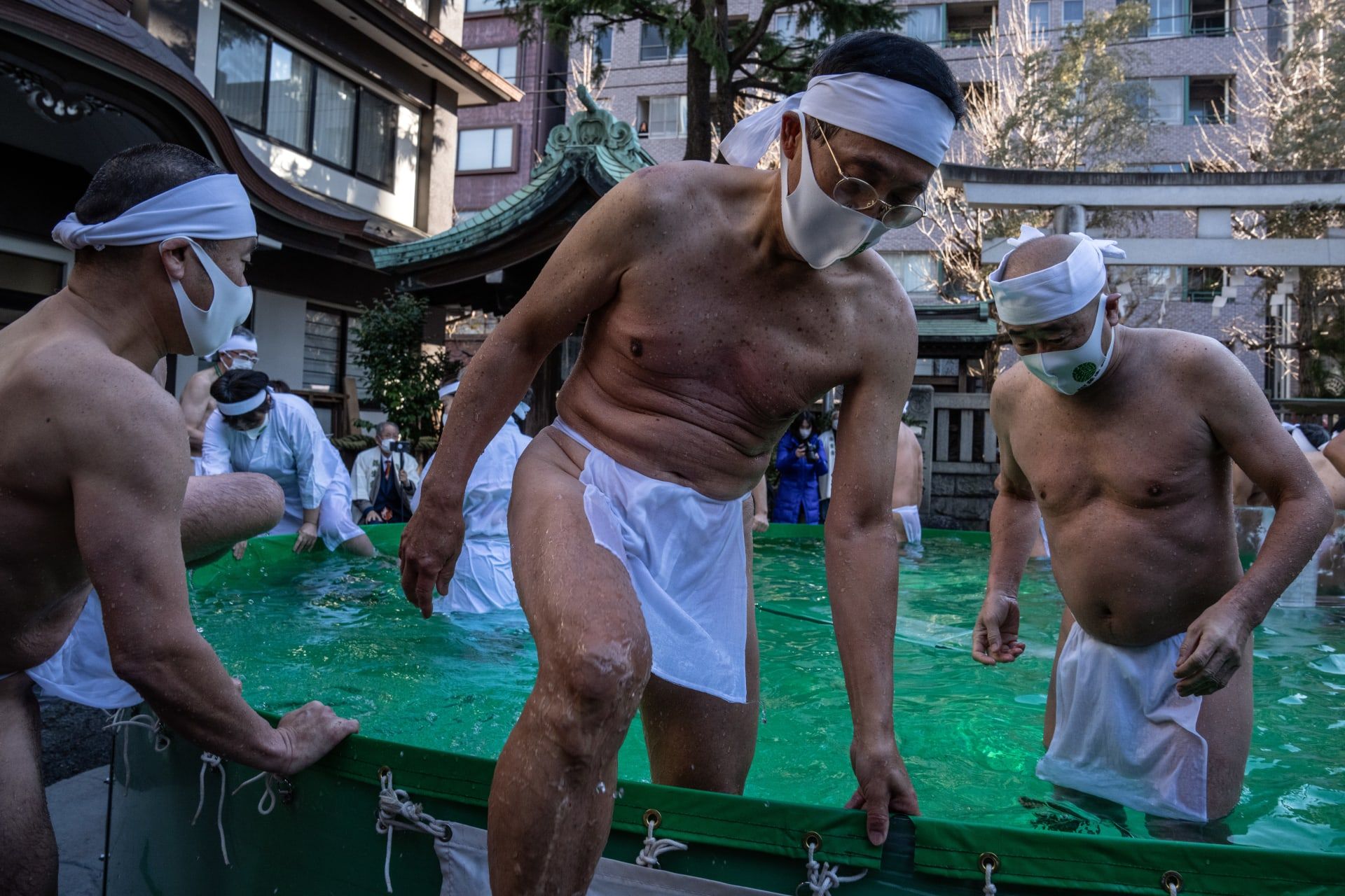 حمام جليدي في اليابان