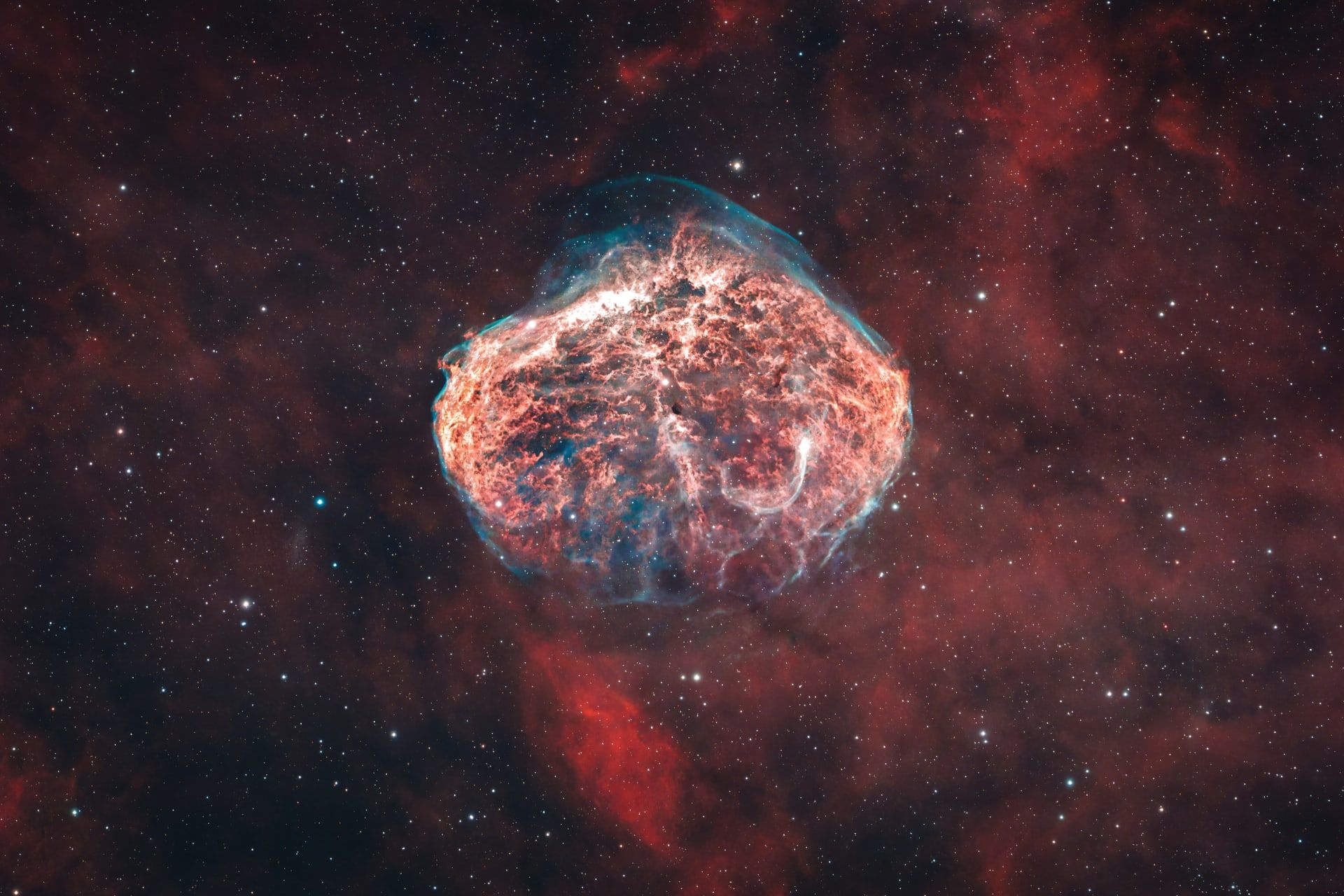 مجرّة تبتلع جارتها في مشهدٍ كوني مدهش