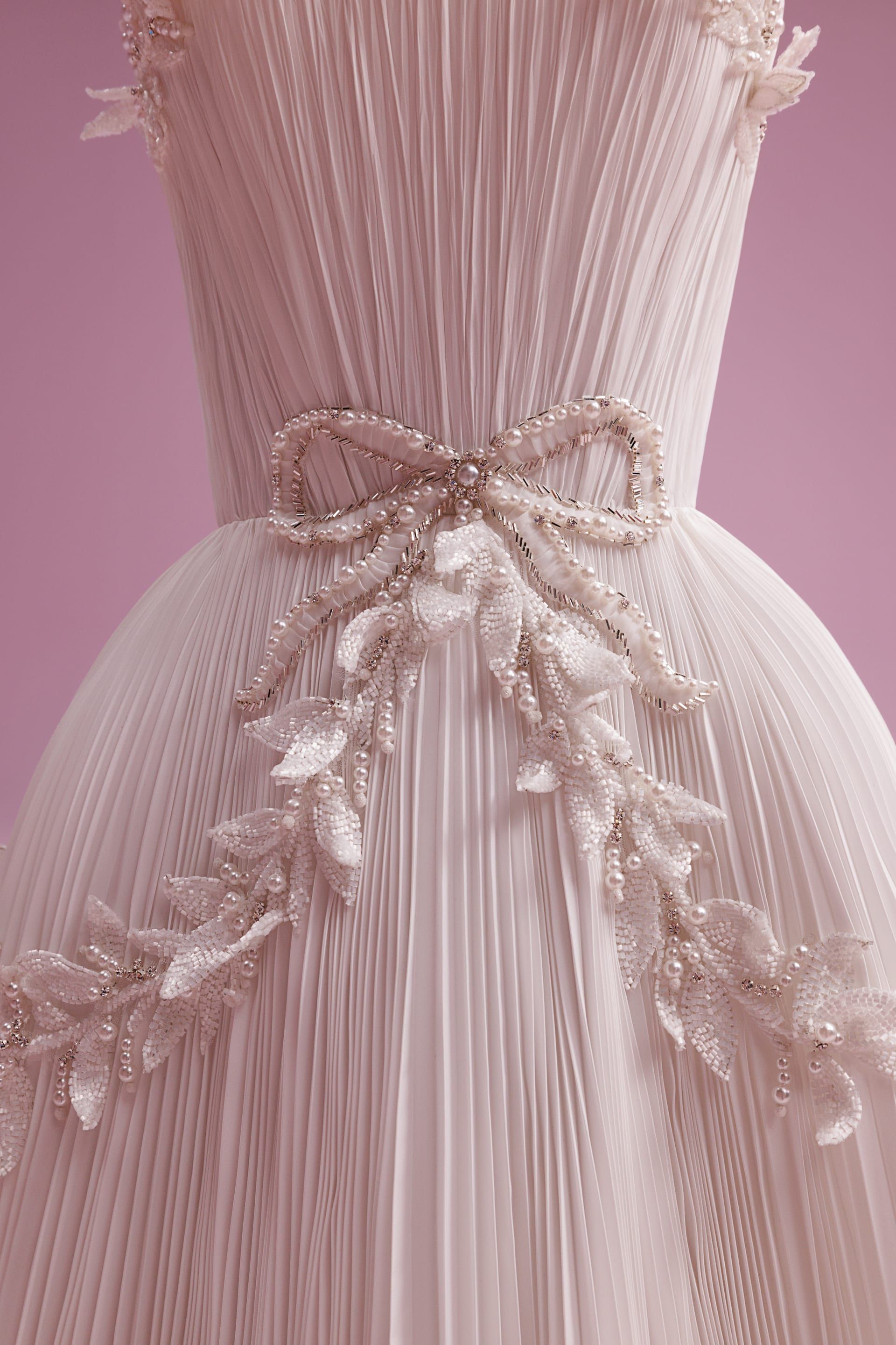 تتابع مراد الصيحات الحديثة، لكنّها لا تسمح لها بتحديد هويّتها.