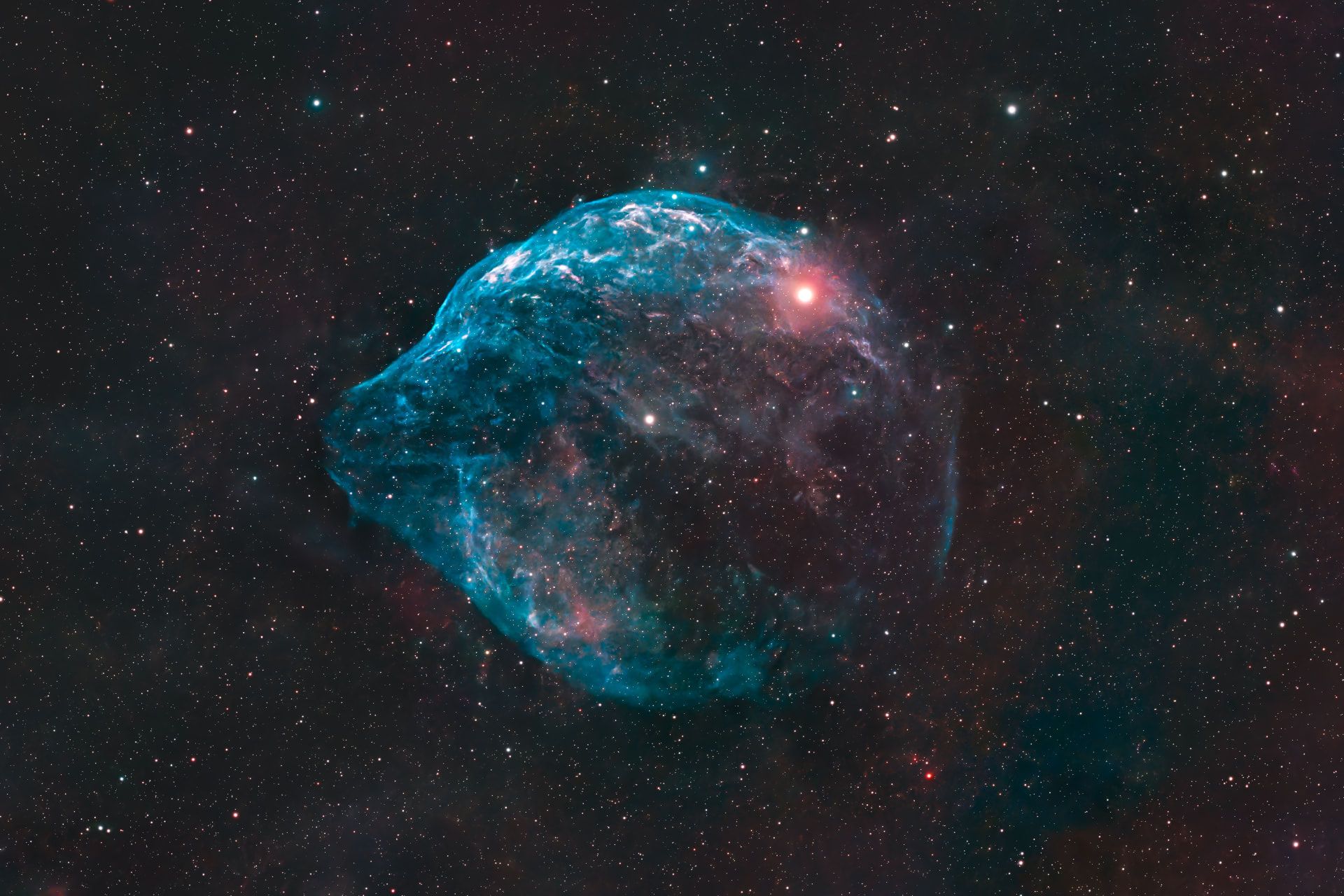 مجرّة تبتلع جارتها في مشهدٍ كوني مدهش