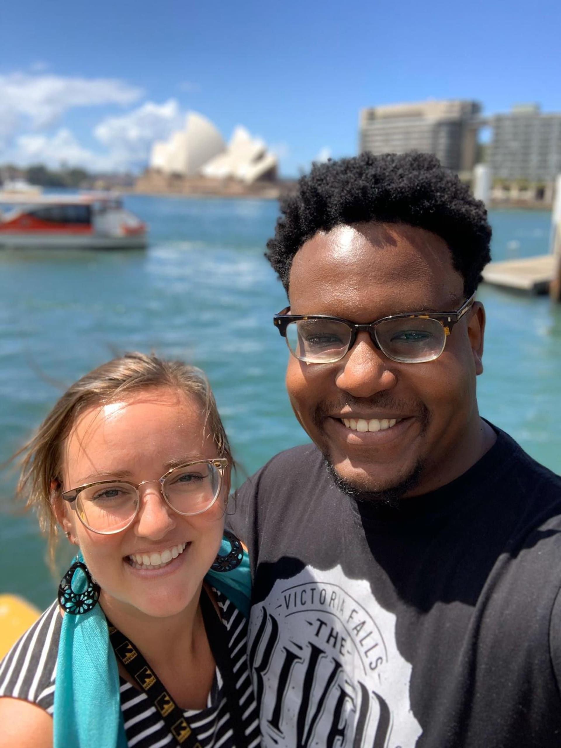 صدفة تدفع رجلاً للقاء حب حياته في طائرة فيما كان يفترض أن يكون أسوأ رحلة في حياته