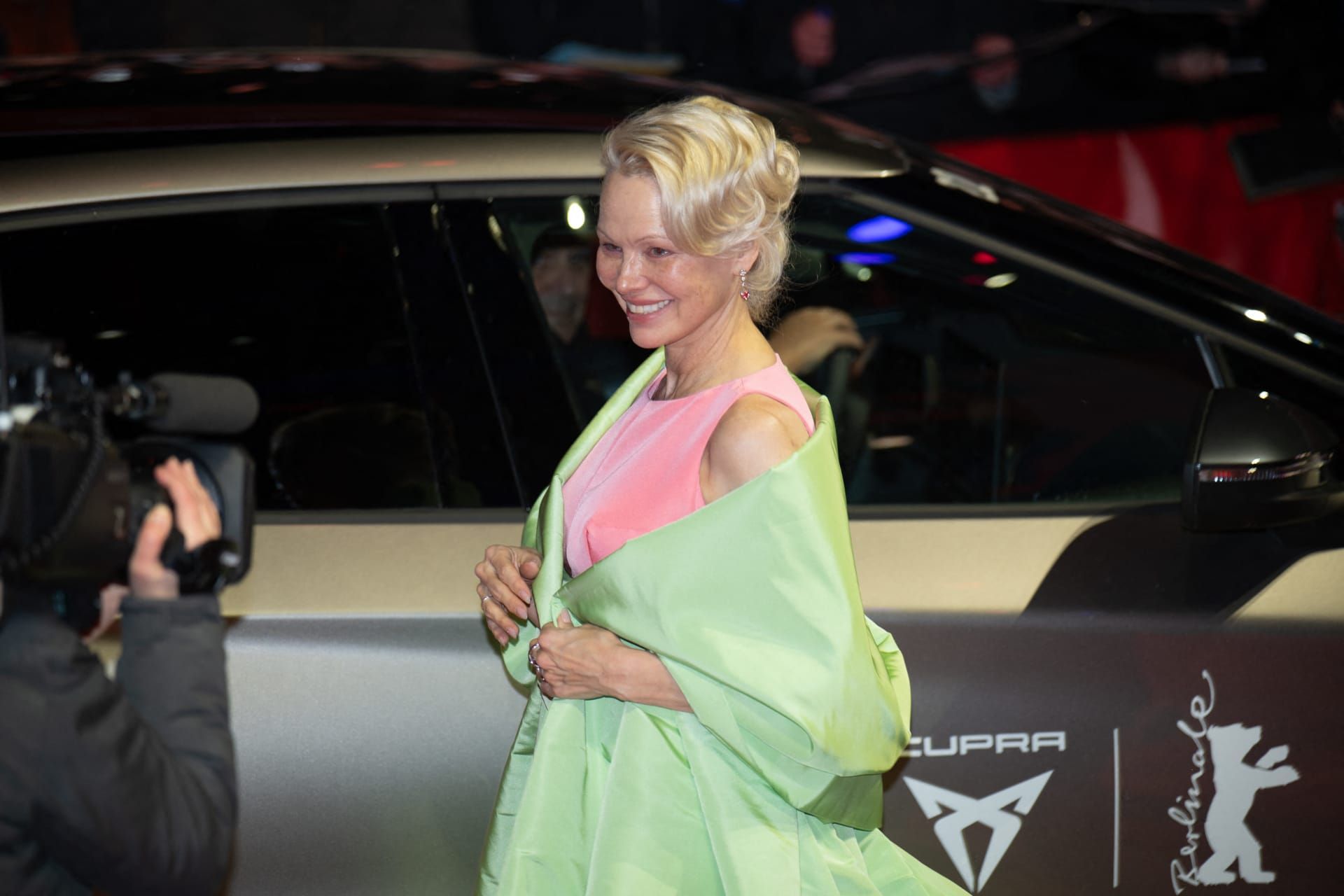 الإطلالات الهادئة والأنيقة ترافق باميلا أندرسون في العامين الأخيرين.