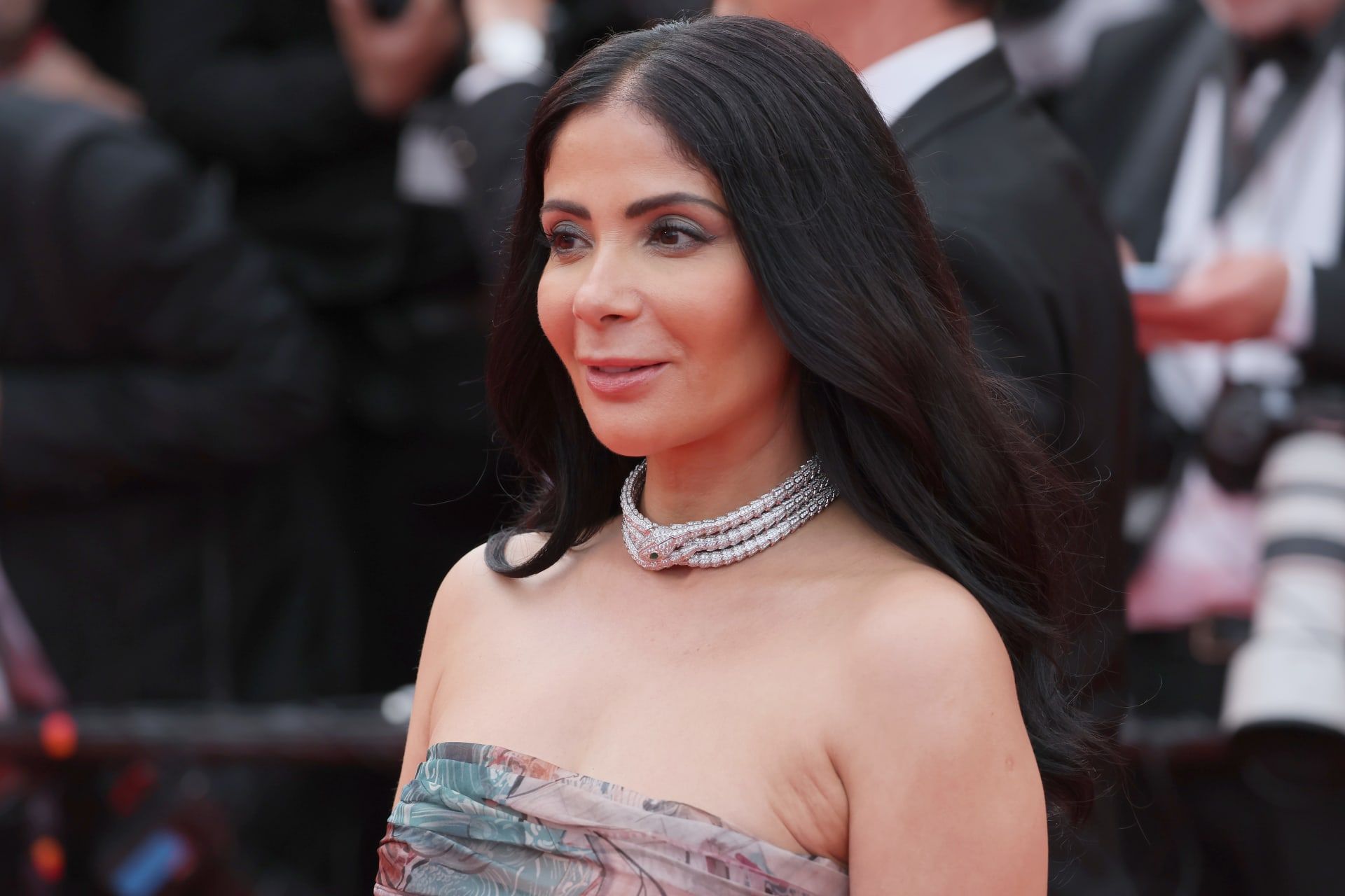 تحوّلت إطلالة منى زكي في مهرجان كان السينمائي 2023 إلى محطّة لافتة في مسيرتها في عالم الموضة، بحسب حدّاد.