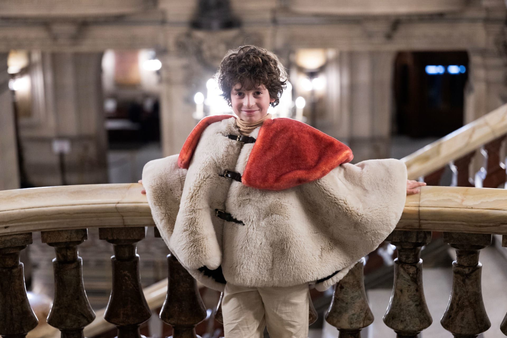 لقطة للمصمم الطفل قبيل بدء عرضه في أسبوع الموضة في باريس.