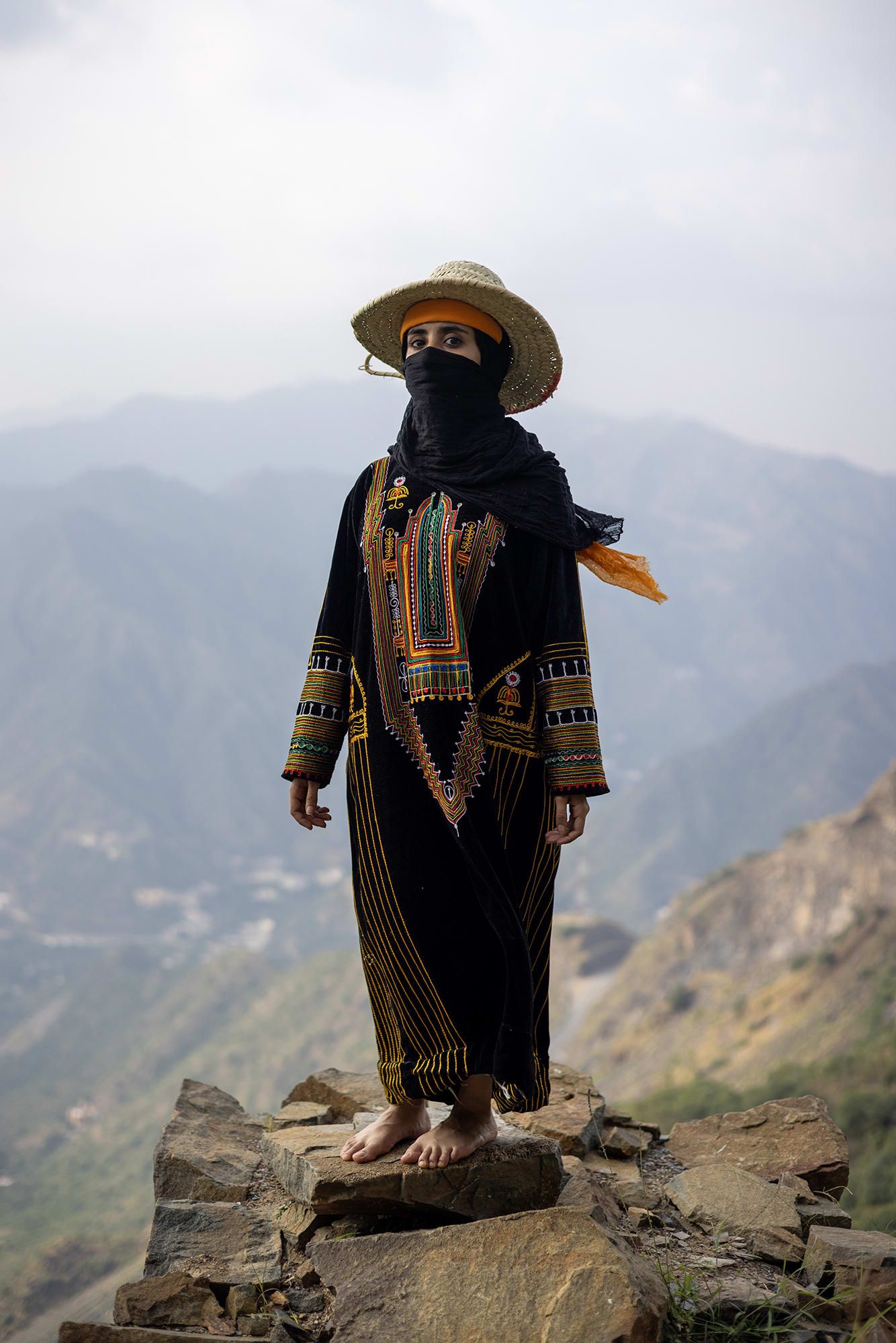 هذه الصور توثق العلاقة العميقة بين الإنسان وأرضه في عسير