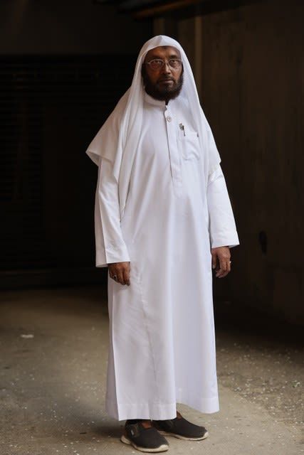 تنوع ثقافي مذهل.. ينظر هذا المشروع إلى ما يرتديه مسلمو بريطانيا لأداء صلاة الجمعة