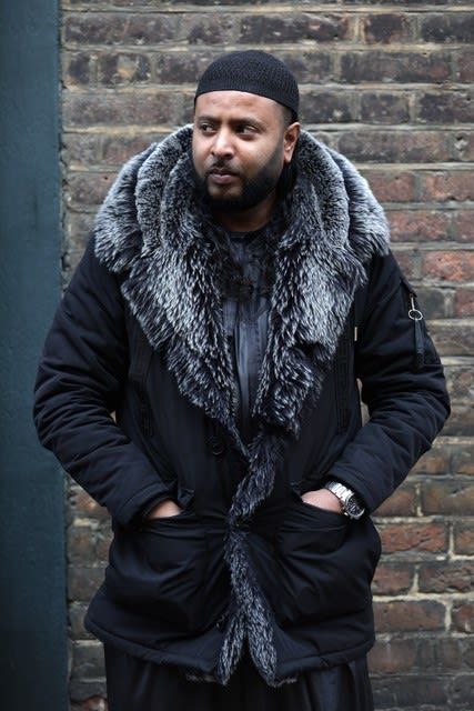 تنوع ثقافي مذهل.. ينظر هذا المشروع إلى ما يرتديه مسلمو بريطانيا لأداء صلاة الجمعة