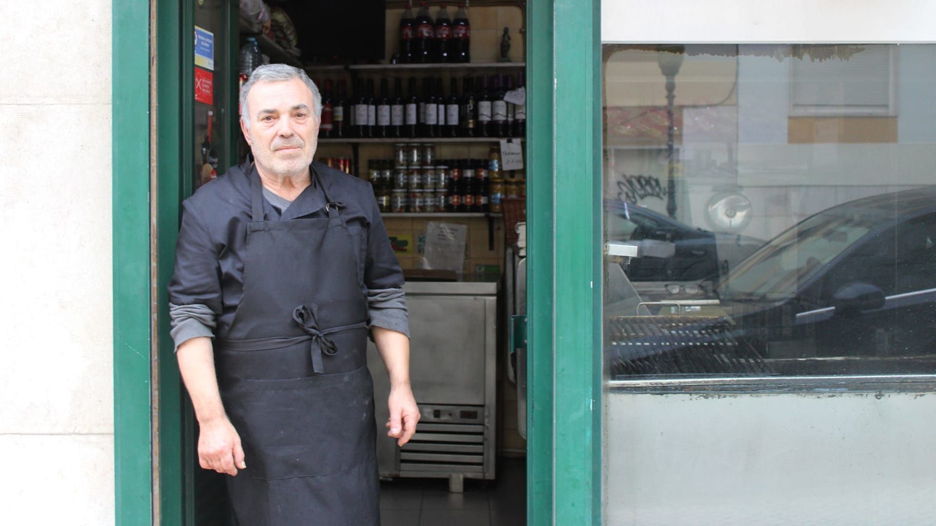 رفض صاحبه الكشف عن سر التتبيلة.. متجر متواضع في البرتغال يجذب موجة من السياح سبب وجبة دجاج مشوي