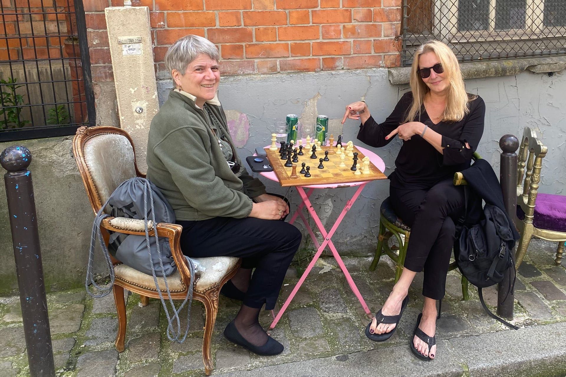 بعد تجربة روحية غيرت حياتها.. أمريكية تختار العيش في فرنسا