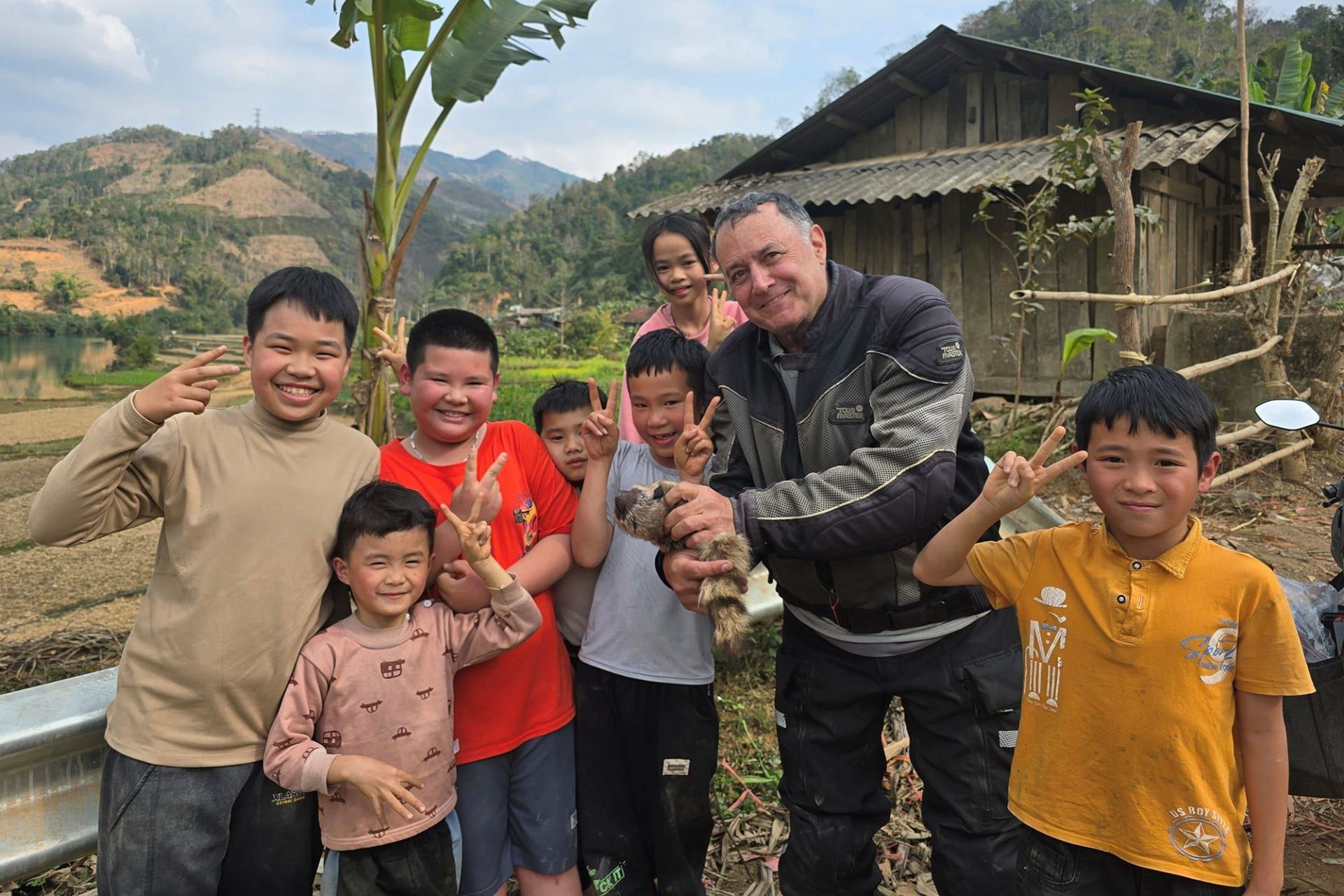 عمره 77 عامًا.. أمريكي يسعى للسفر حول العالم على دراجة نارية