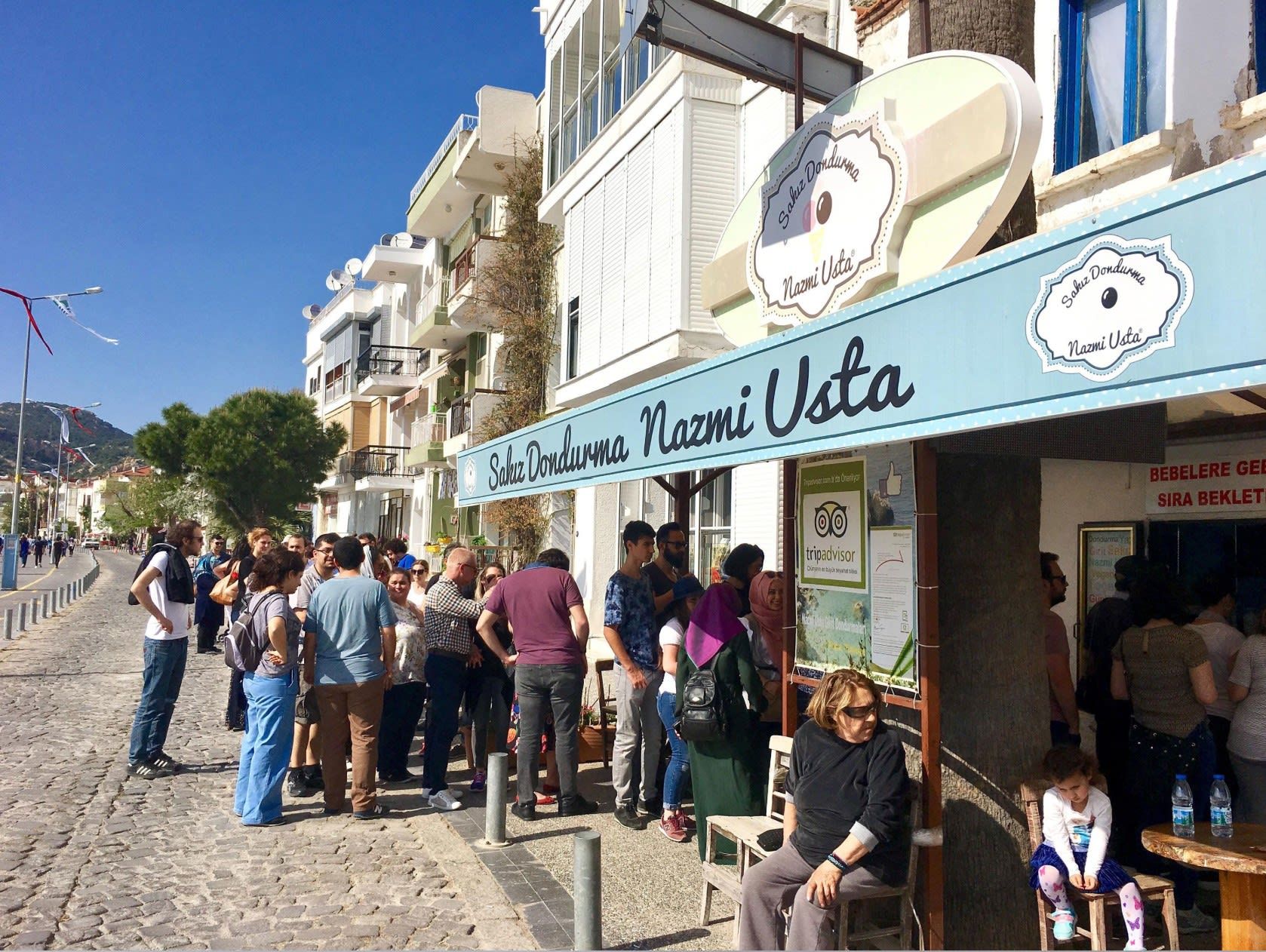 من حوريات البحر إلى فقمات تتحول إلى بشر..تتقاطع الأساطير في بلدة تركية ساحلية