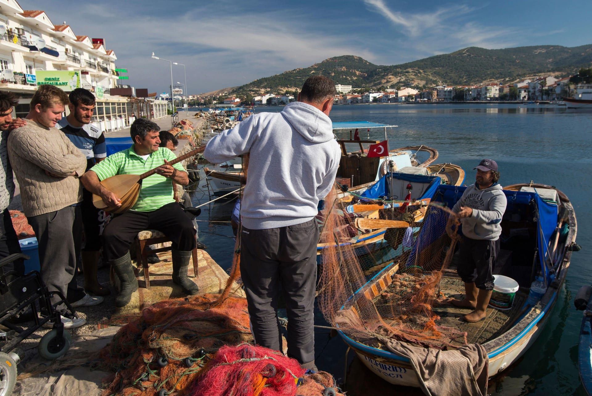 من حوريات البحر إلى فقمات تتحول إلى بشر..تتقاطع الأساطير في بلدة تركية ساحلية