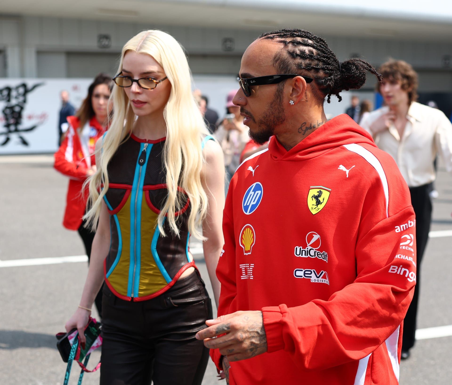 صور جمعت الممثلة الأمريكية ببطل الفورمولا 1 البريطاني لويس هاميلتون.