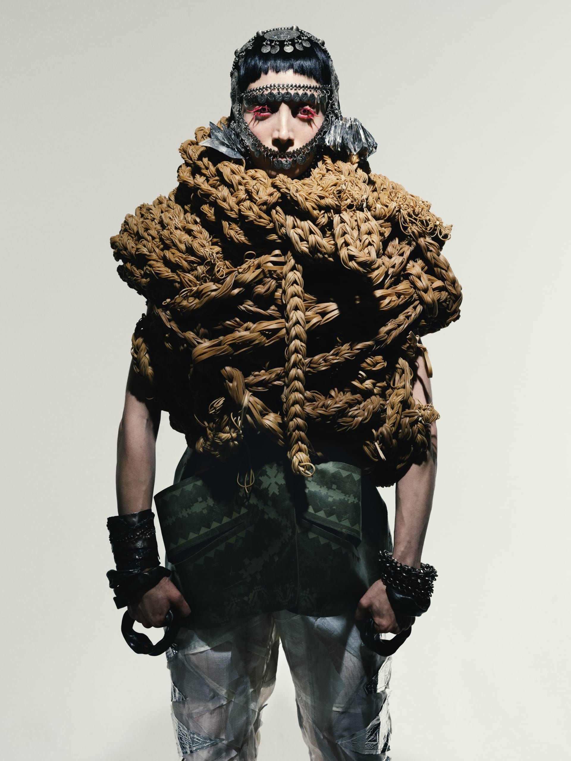 . تجمع المجموعة بالتعبير عن الحداد والاعلان عن البقاء، والتأمل في واقع الإبادة والسعي نحو التحرر