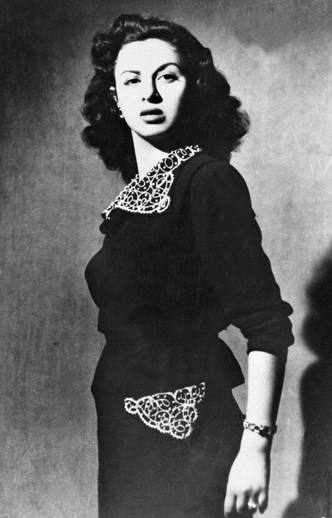 أسهمت باختياراتها في تشكيل صورة المرأة العربية الأنيقة خلال خمسينيات وستينيات القرن الماضي.