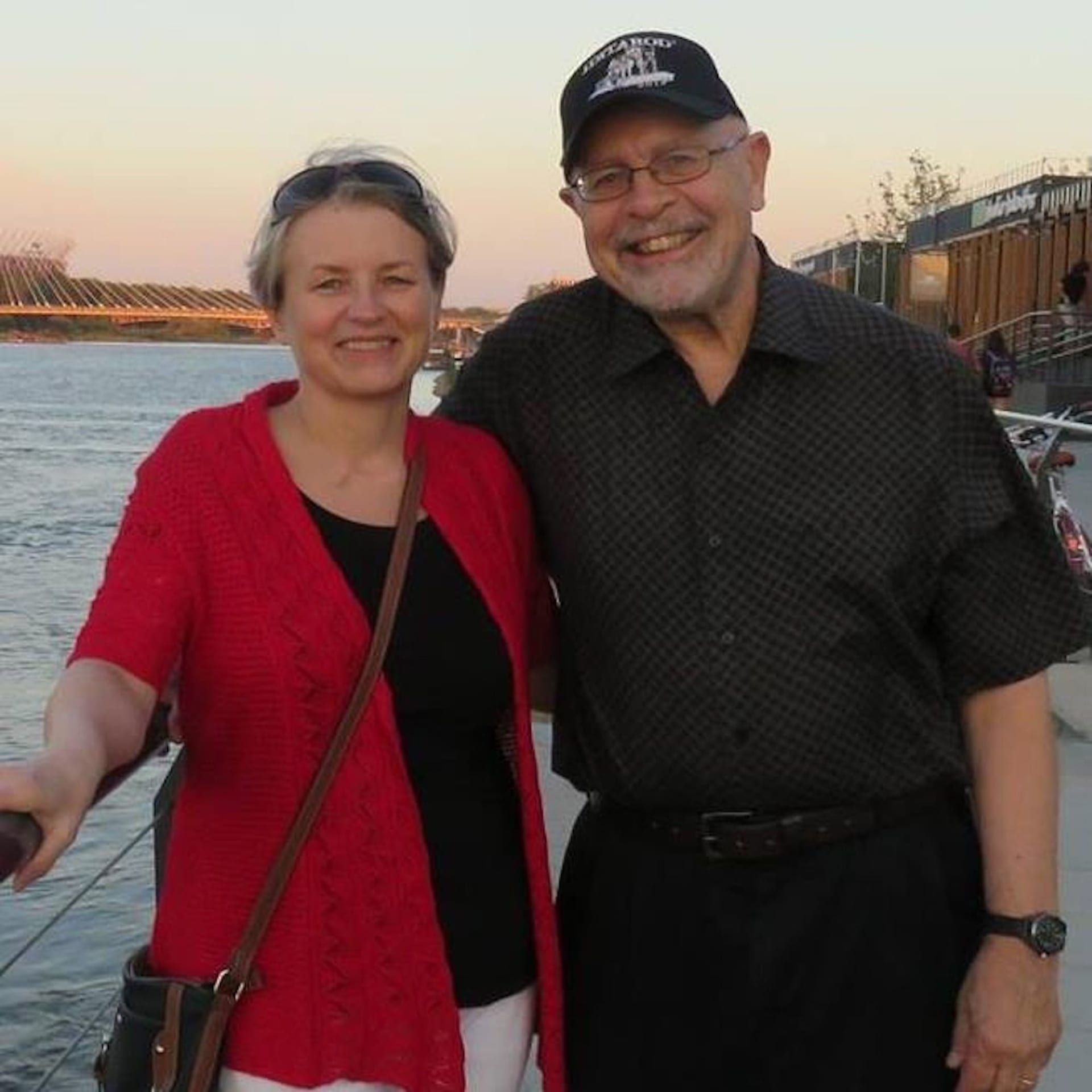 أمريكي طلب من غريبة أن تكون مرشدة له في بولندا.. ماذا حدث؟