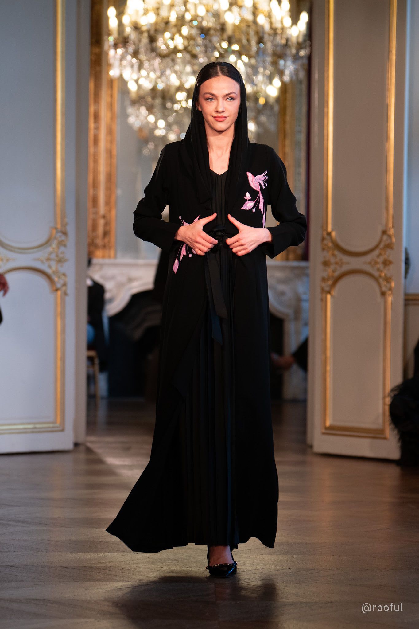 .اعتبرت مصممة الأزياء القطرية سارة المهندي أنّ الحدث شكّل فرصة لتقديم الهوية الخليجية والعربية أمام جمهور دولي يقدّر الأزياء المحتشمة ويبحث عن التميّز