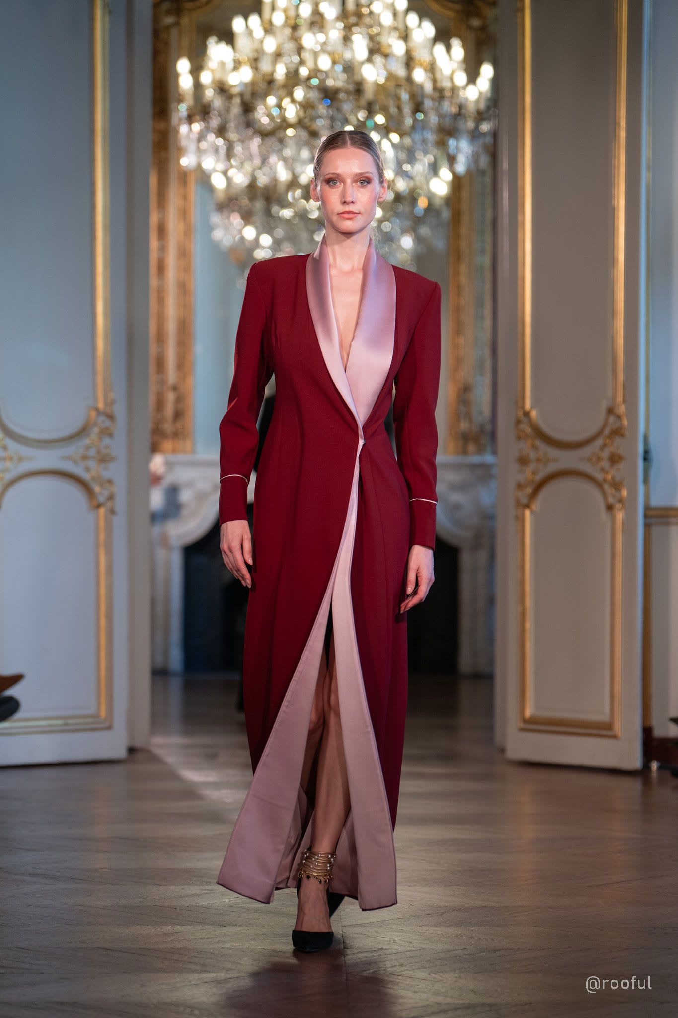 .تجد المصممة الكويتية رقيّة الأحمد أنّ الموضة المحتشمة لم تعد قطاعًا محدودًا، بل حركة متطوّرة تتّسع دائرة تأثيرها عامًا بعد عام