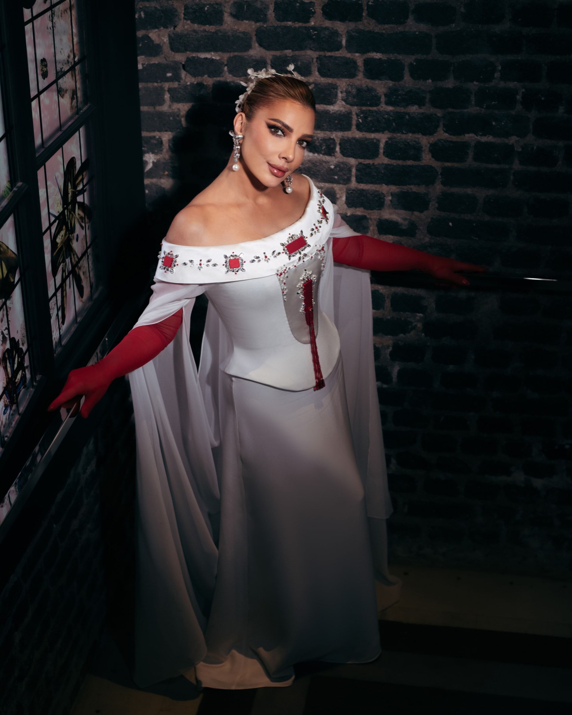 استغرق تنفيذ التطريز وحده نحو 32 ساعة من العمل المتقن.