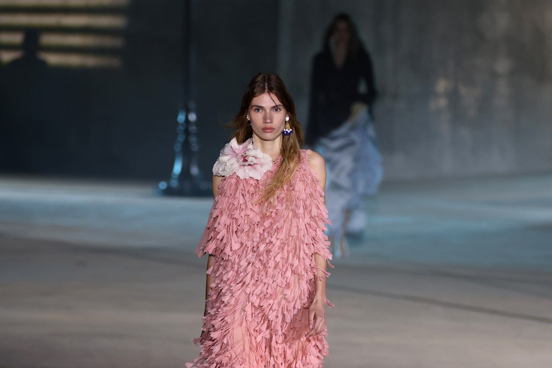 شكّلت زهرة الخشخاش الكاليفورنية إحدى أبرز المرجعيات البصرية لهذه المجموعة.