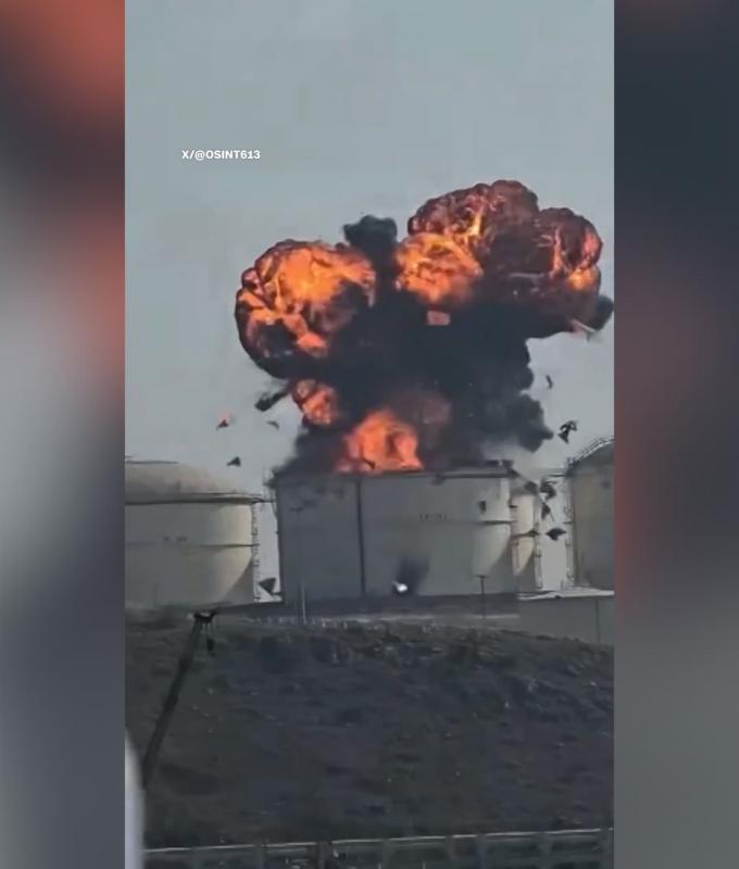 مسيّرة إيرانية تستهدف منشأة نفطية في ميناء صلالة بسلطنة عمان