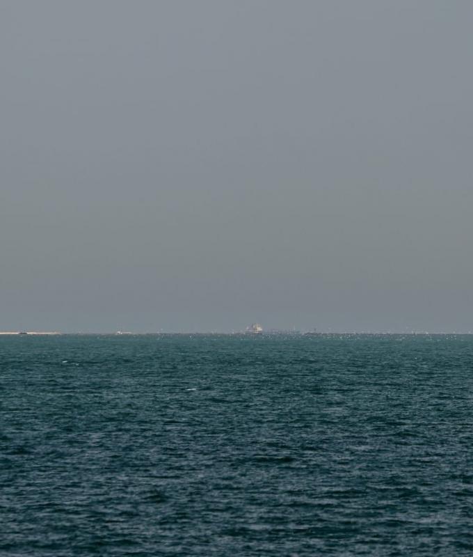 مضيق هرمز.. هيئة بحرية تعلن عن استهداف سادس سفينة حاويات بيومين صباح الخميس