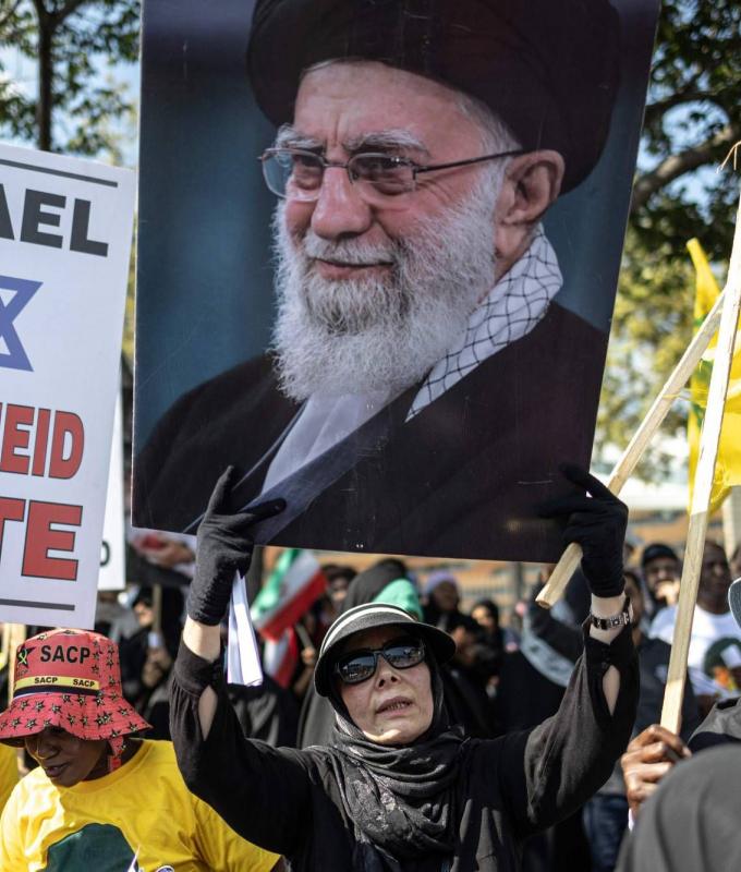 الحوثي
      يصطفّ
      مع
      إيران
      ويتحاشى
      إعلان
      الدخول
      في
      الحرب