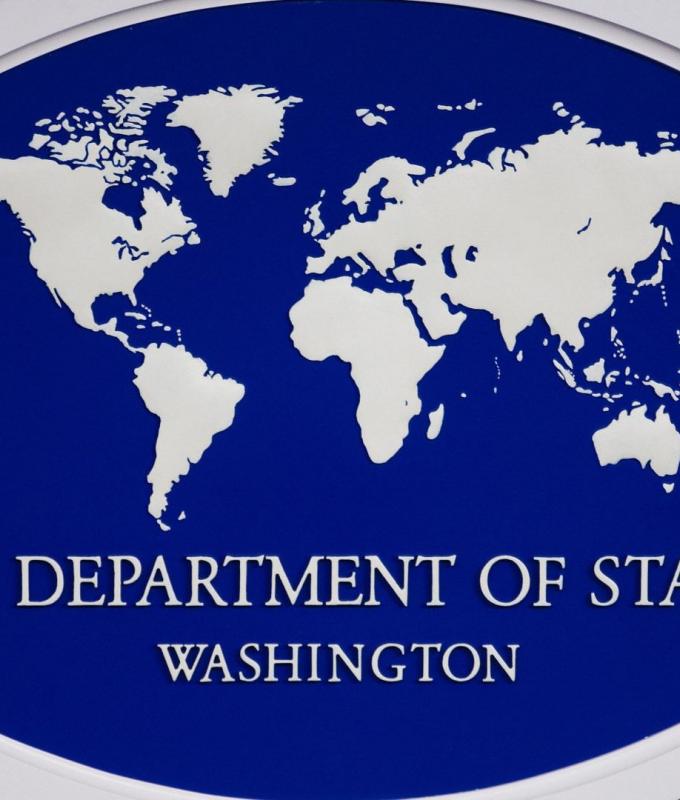 الخارجية الأمريكية تأمر الموظفين غير الأساسيين وعائلاتهم بمغادرة عُمان