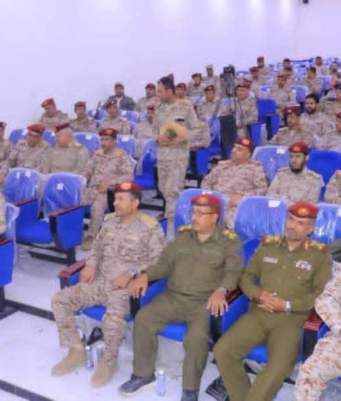 إجراءات
      يمنية
      لتوحيد
      التشكيلات
      الأمنية
      وتعزيز
      القرار
      الإداري