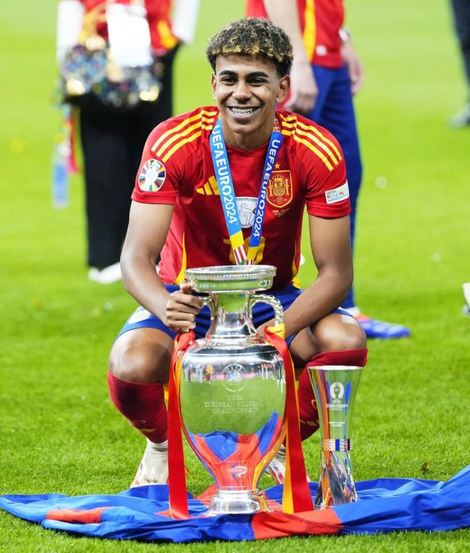 أبرز
      5
      مرشحين
      للفوز
      بكأس
      العالم
      2026