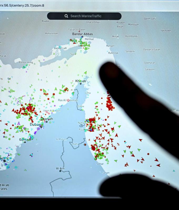 سبب خطورة خطة ترامب لمرافقة ناقلات النفط بمضيق هرمز.. محللة توضح لـCNN