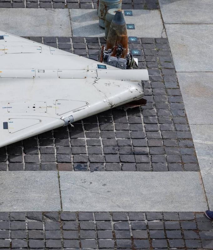 زيلينسكي:
      روسيا
      تزود
      إيران
      بطائرات
      «شاهد»
      المسيرة