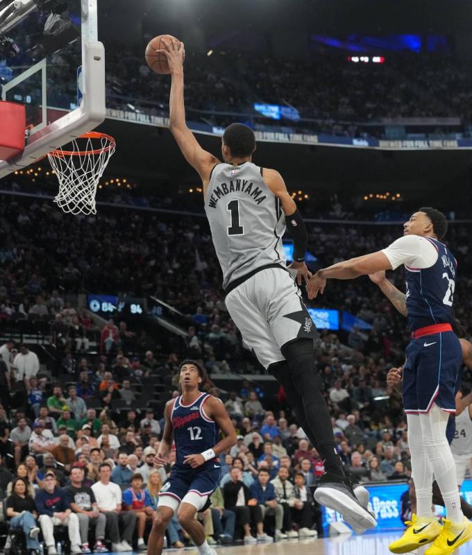 «إن
      بي
      إيه»:
      دونتشيتش
      يقود
      ليكرز
      إلى
      فوزه
      السادس
      توالياً...
      وسبيرز
      يُسقط
      كليبرز