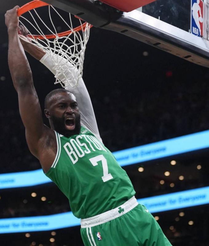 «إن
      بي
      إيه»:
      دونتشيتش
      وجيمس
      يقودان
      ليكرز
      لفوزه
      السابع
      توالياً