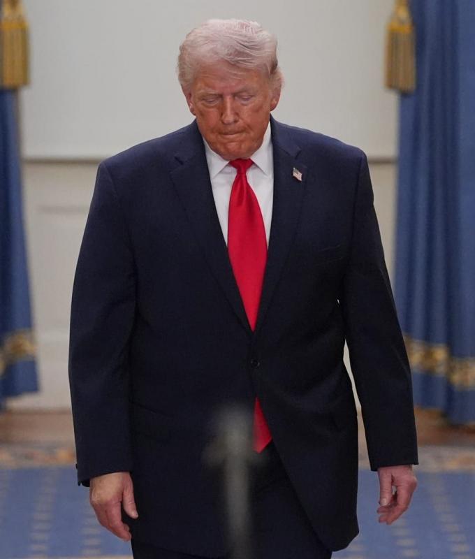 ترامب يتراجع: أمريكا يمكنها "بسهولة" فتح مضيق هرمز مع "مزيد من الوقت"