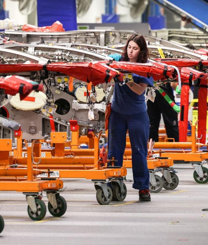 طائرة بوينغ 767.. رحلات حديثة على متن إحدى أقدم الطائرات في الخدمة