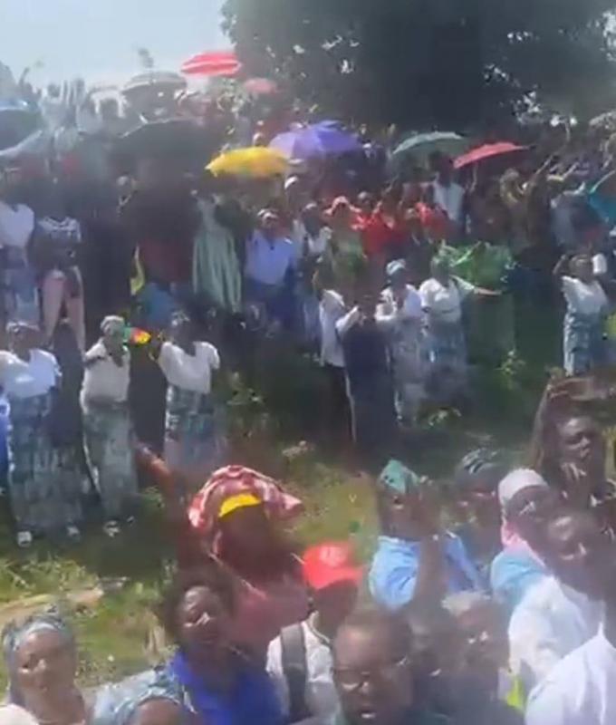 متابعة: فيديو يظهر حشودًا غفيرة تستقبل بابا الفاتيكان في الكاميرون