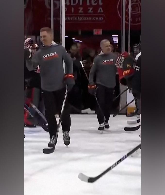 متابعة: شاهد.. رئيس وزراء كندا ورئيس فنلندا يلعبان هوكي الجليد