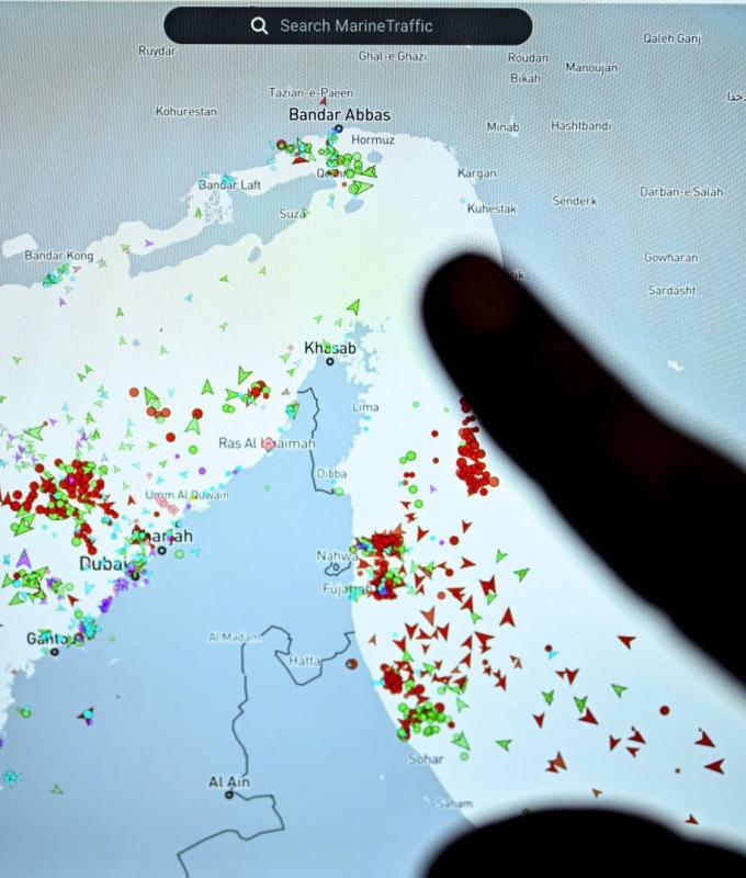 تفاصيل "24 ساعة من التقلبات الحادة" شهدها مضيق هرمز