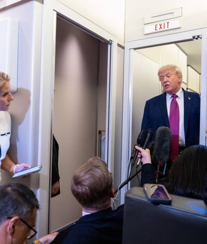 إيران
      تعيد
      إغلاق
      مضيق
      هرمز
      وسط
      ضبابية
      تفاوضية