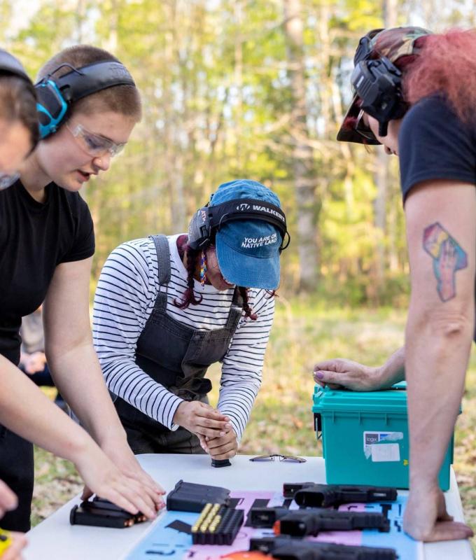 أميركيون
      يساريو
      الميول
      يُقبلون
      على
      شراء
      الأسلحة
      في
      عهد
      ترمب